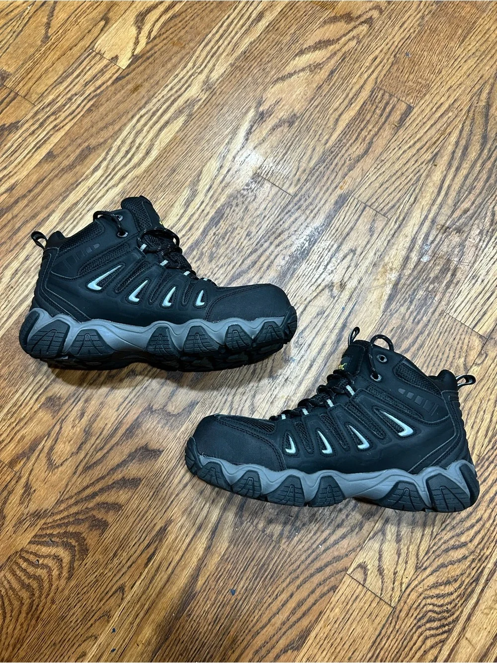 Thorogood Waterproof Hiking Boots Women’s 9 Men’s 7 Black Trail Boots Gorpcore